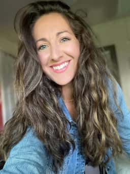 Selfie used to create AI headshot